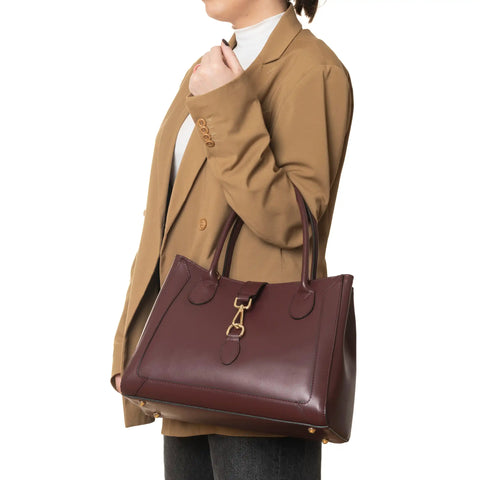 Structured Tote in Leather with Zip & Clasp