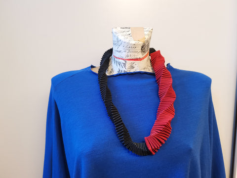 Necklace - C slim nera + B Big T.I.N.A there is no alternative
