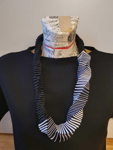 Necklace - C slim nera + B Big T.I.N.A there is no alternative