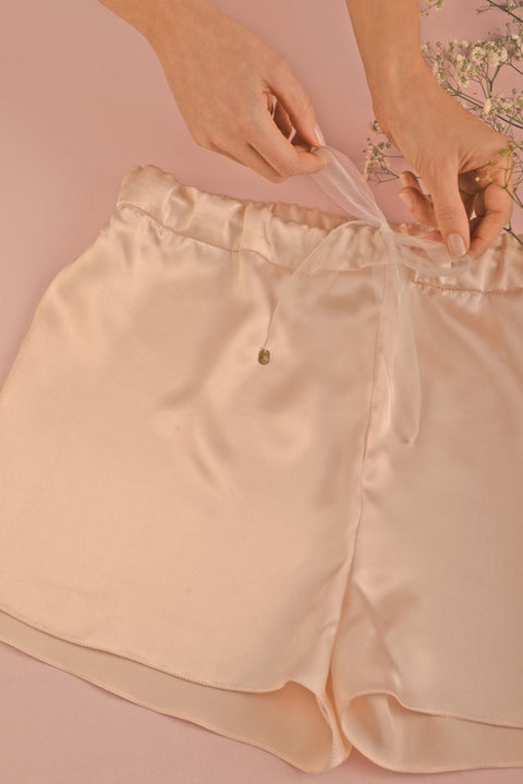 Short - Art. Cannes Melania Fumiko