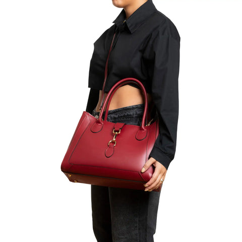 Structured Tote in Leather with Zip & Clasp