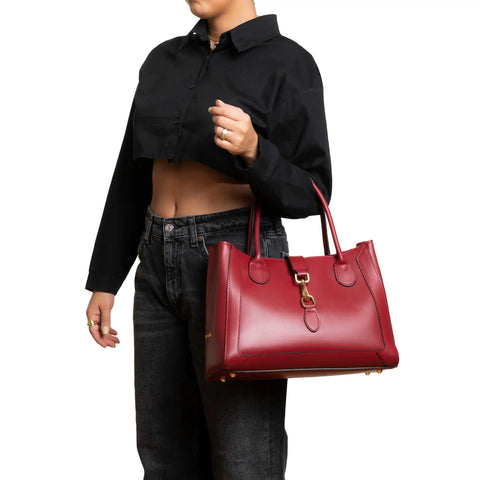 Structured Tote in Leather with Zip & Clasp