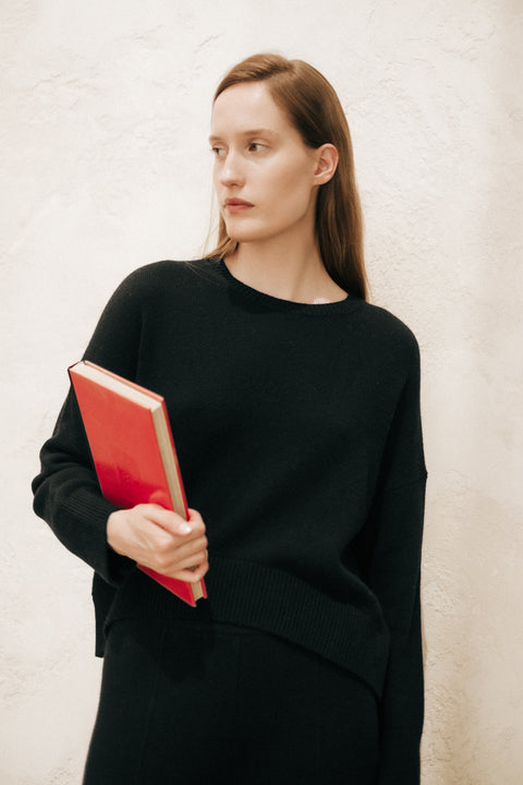  Cashmere Mix Relaxed Crewneck Sweater
 - Lèmme