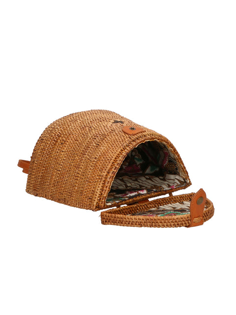Handwoven Rattan Backpack with Leather Closure – Made in Italy - Gave Lux