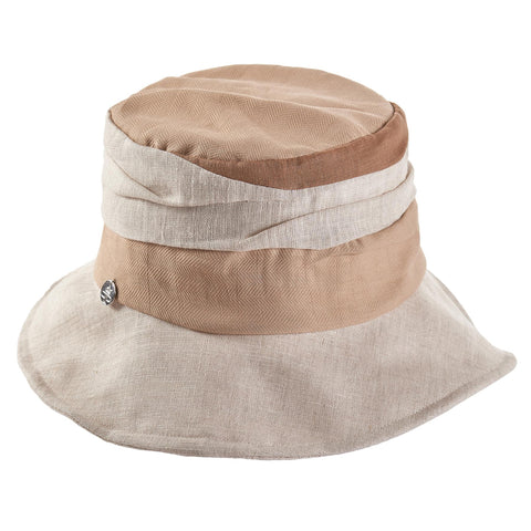 Pamela in linen Petracci